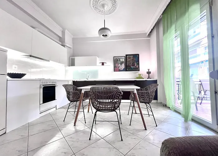 Central 7 - Stylish Apartment